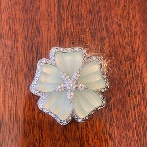 Elegant Floral Brooch with Rhinestones